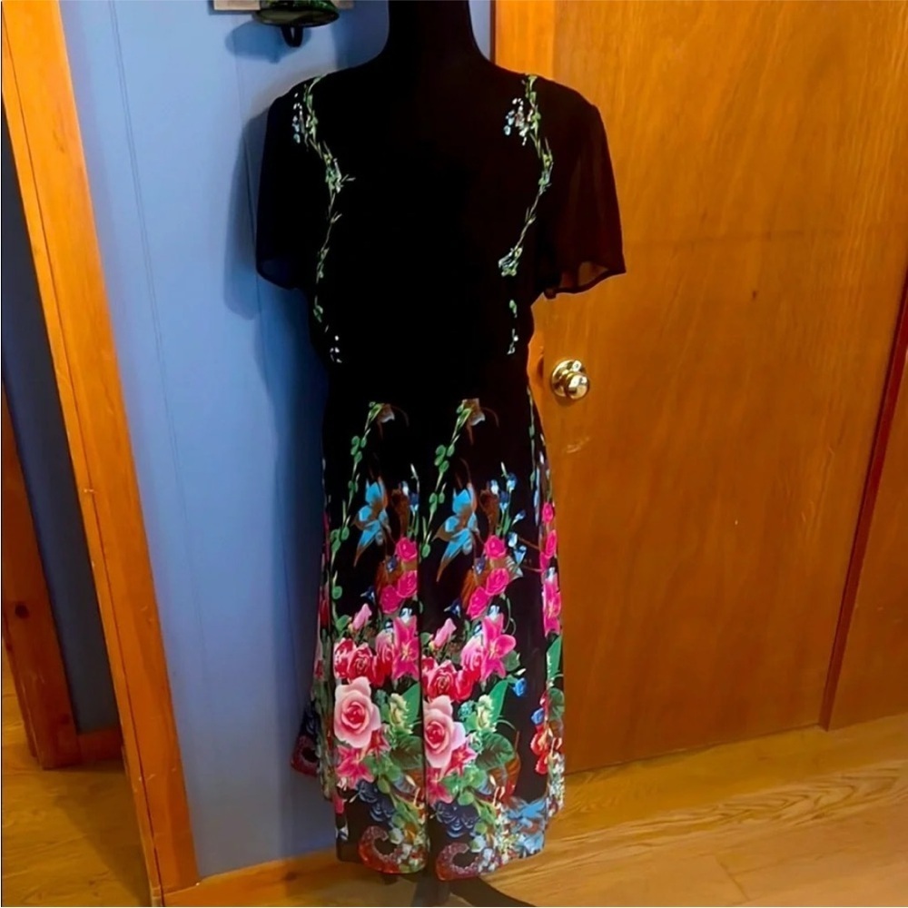 NWT beautiful floral dress - Picture 9 of 11